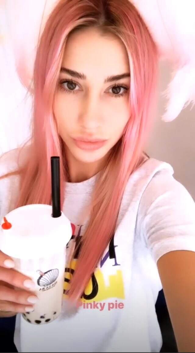 Canlı yayında mesajı ifşa olan Şeyma Subaşı, saçlarını pembeye boyattı