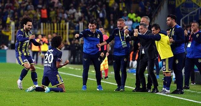 Gustavo Fenerbahçe formasıyla ilk golünü attı Gustavo Fenerbahçe formasıyla ilk golünü attı