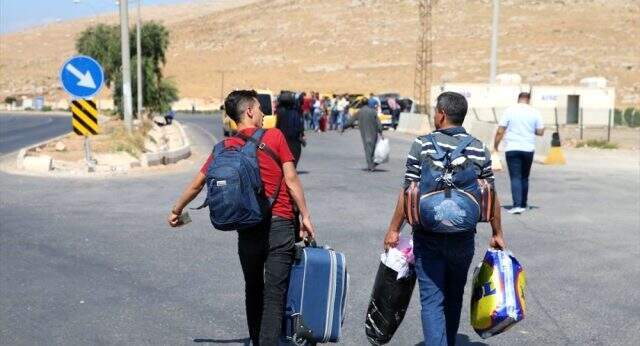 Mehmetçik'in Suriye'nin kuzeydoğusunu terörden temizlemesiyle binlerce Suriyeli evine döndü