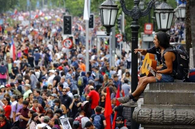 Şili'de tarihin en büyük protestosu 7. gününde