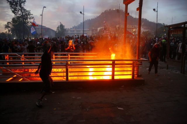 Şili'de tarihin en büyük protestosu 7. gününde