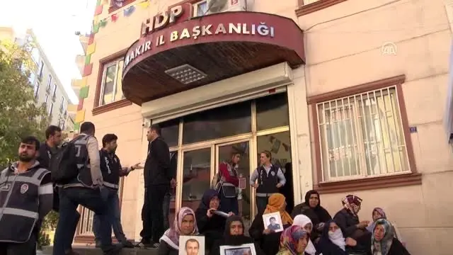  <a class='keyword-sd' href='/buyuk-birlik-partisi/' title='Büyük Birlik Partisi'>Büyük Birlik Partisi</a>'nden Diyarbakır'da evlat nöbeti tutan annelere destek