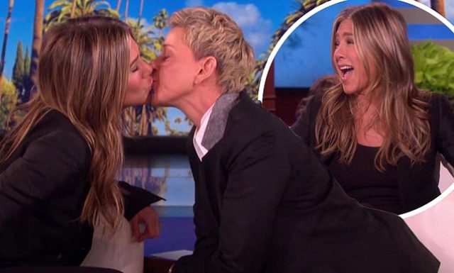 Jennifer Aniston'dan hayranlarını şaşırtan hareket! Seyircilerin çığlıkları arasında sunucu Ellen DeGeneres ile öpüştü