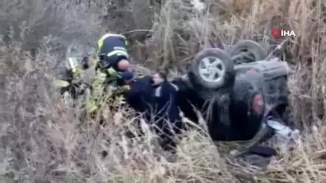 Erzurum'da yoldan çıkan otomobil dereye uçtu: 3 ölü