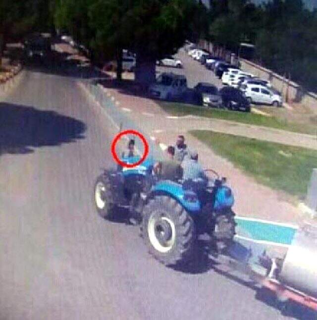 İzmir sezen zambak'ı öldüren traktör şoförü yüzde 100 kusurlu olmasına rağmen serbest Üniversite öğrencisi kızı traktörle ezip ölümüne sebep olan sürücünün serbest bırakıldığı ortaya çıktı