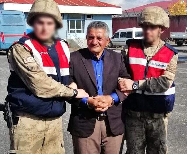 11 kişinin katili, 25 yl sonra dağda yaptığı sığınakta yakalandı 11 kişinin katili, 25 yıl sonra dağda yaptığı sığınakta yakalandı
