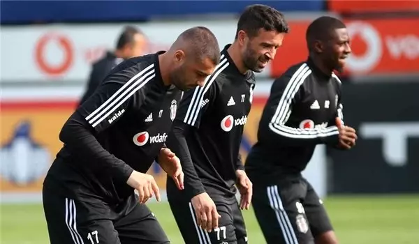 Beşiktaş'ta <a class='keyword-sd' href='/antalyaspor/' title='Antalyaspor'>Antalyaspor</a> hazırlıklarını sürdürdü! Burak Yılmaz takımla ısındı...