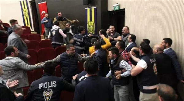 Son dakika: Ankaragücü genel kurulunda yumruklar havada uçuştu!