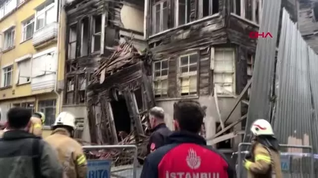 Üsküdar'da binada çökme meydana geldi! Ekipler alarma geçti