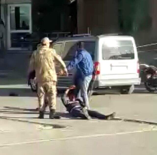 Kars'ta çobanlar ortalığı savaş alanına çevirdi! Kavgada 15 kişi yaralandı Kars'ta çobanlar ortalığı savaş alanına çevirdi! Kavgada 15 kişi yaralandı
