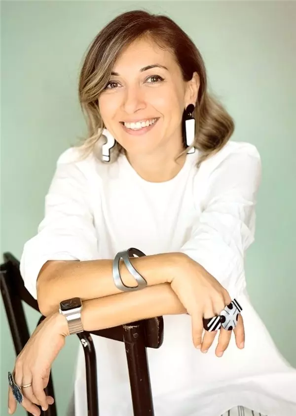 Birlikte gülmemiz gerekir... Gülmek, birlikteyse tam gülmektir
