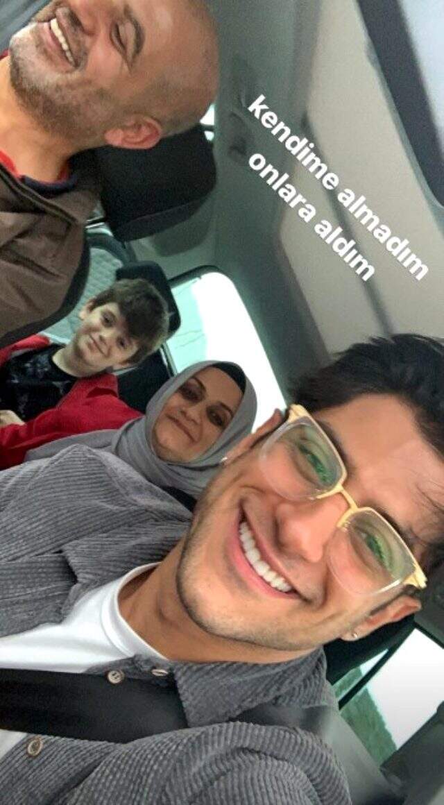 Sosyal medya fenomeni Reynmen, ailesine son model araba aldı