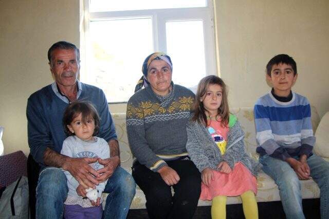 Babalarının sırtında okula giden kardeşlere kaymakamlıktan müjde: Peri Çayı üzerinde köprü yapılacak Babalarının sırtında okula giden kardeşlere kaymakamlıktan müjde: Peri Çayı üzerinde köprü yapılacak