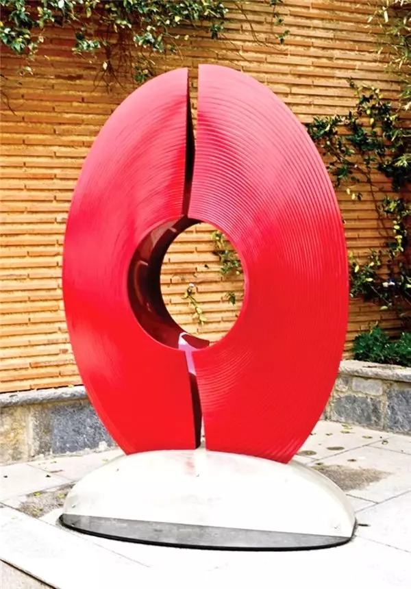 Herkesin bir konu hakkında çokça şey söylediği bir ortamda biri çıkıp bütün konuyu özetleyen bir...