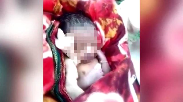 Hindistan'da kız bebeği canlı canlı gömmek isteyen dede suçüstü yakalandı