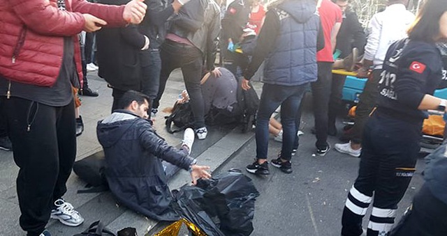 Beşiktaş'ta halk otobüsü şoförü durağa daldı, tepki gösteren 3 yolcuyu da bıçaklayıp denize atladı