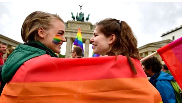 Almanya'da eşcinselliği düzeltme tedavisini yasaklamak için yasa tasarısı hazırlandı