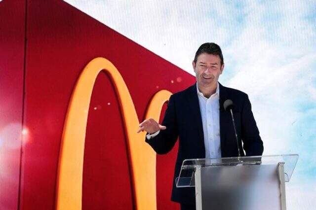 Ünlü fast-food zincirinin CEO'su çalışanıyla ilişki yaşadığı için işten atıldı Ünlü fast-food zincirinin <a class='keyword-sd' href='/ceo/' title='CEO'>CEO</a>'su çalışanıyla ilişki yaşadığı için işten atıldı