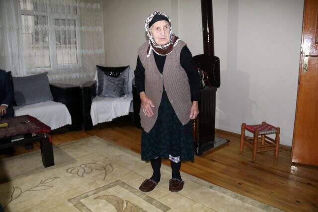 107 yaşındaki Emine Nine uzun yaşamanın formülünü açıkladı 107 yaşındaki Emine Nine uzun yaşamanın formülünü açıkladı