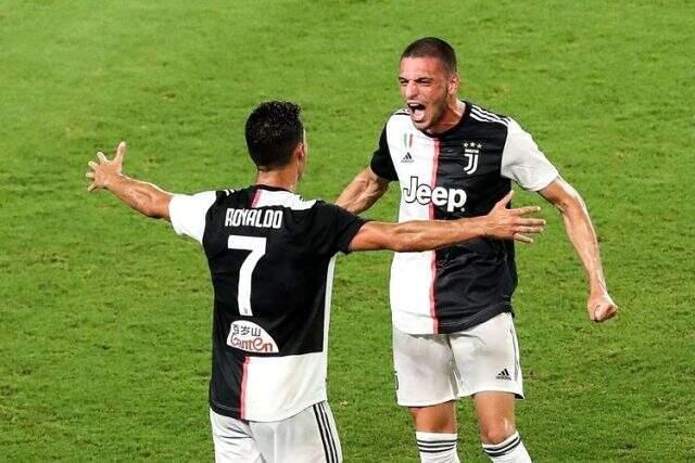 Juventus taraftarı Merih Demiral'ın oynaması için mesaj yağdırdı!