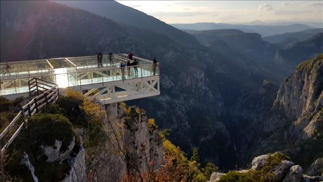 Kastamonu'da 450 metre yükseklikte kurulan cam teras ziyaretçi akınına uğruyor
