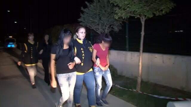 Adana'da 6 evden 100 bin liralık altın çalan 3 kız, defileye gider gibi hırsızlığa gitti