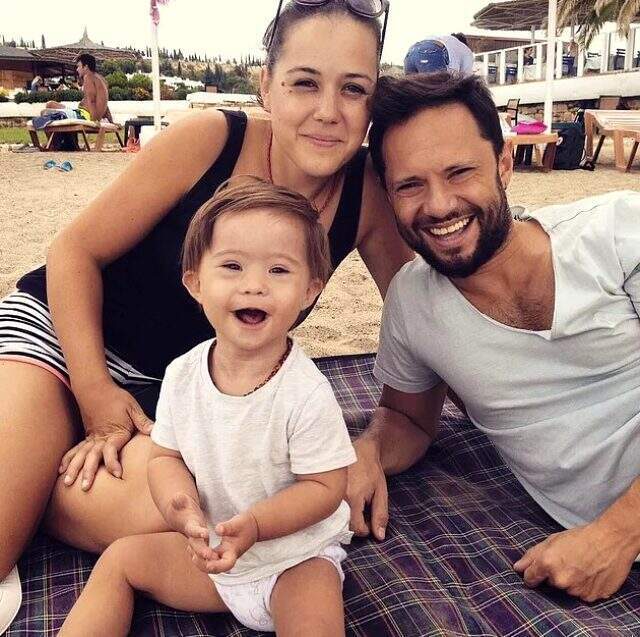 Şarkıcı Özgün, otizmli çocukların yuhalandığı söylenen videoya sitem etti