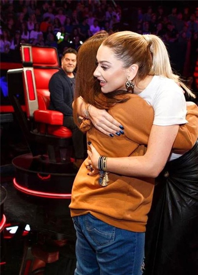 Ünlü şarkıcı Hadise sözünü tuttu, Edanur ile görüştü