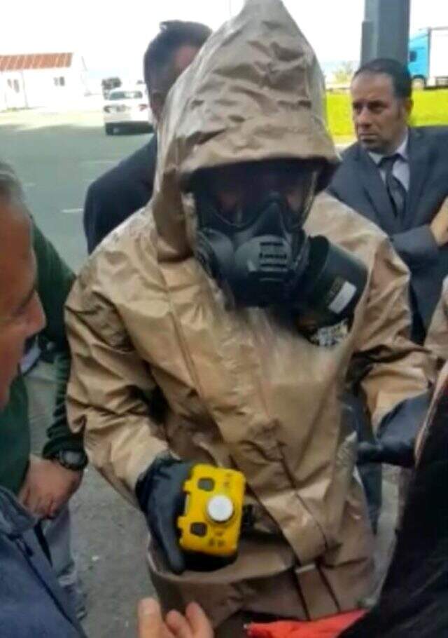 Yer altından çıkan duman vatandaşları endişelendirdi Yer altından çıkan duman vatandaşları endişelendirdi