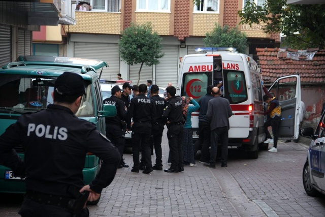 Zeytinburnu'nda cinnet getiren baba dehşet saçtı: Eşini, oğlunu ve damadını vurdu