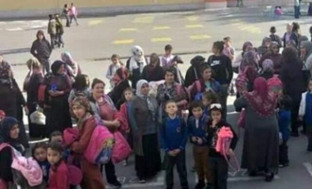 Otizmli çocukları yuhalatan muhtardan skandal açıklama: Hafif otizmli öğrencilere karşı değiliz