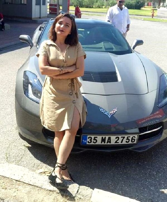 Balkondan atlayan üniversiteli Özgecan, hayatını kaybetti