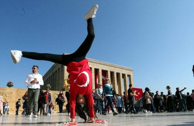Anıtkabir'e ziyaretçi akını! Binlerce kişi Atatürk'ü andı Anıtkabir'e ziyaretçi akını! Binlerce kişi Büyük Önder Atatürk'ü andı
