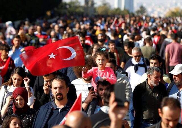 Anıtkabir'e ziyaretçi akını! Binlerce kişi Atatürk'ü andı Anıtkabir'e ziyaretçi akını! Binlerce kişi Büyük Önder Atatürk'ü andı