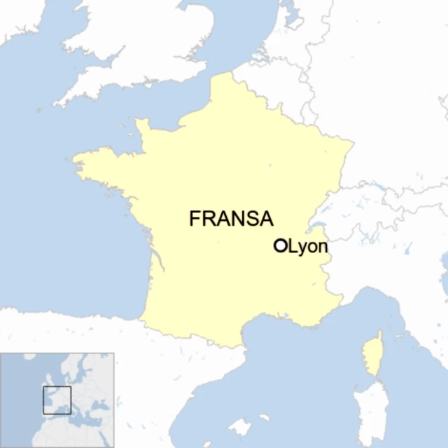 Fransa'da geçim sıkıntısı yaşayan bir öğrenci kendini ateşe verdi
