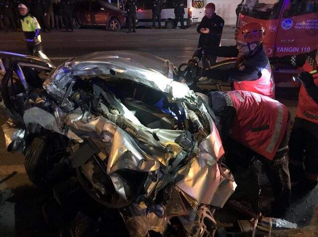 Sakarya'da zincirleme trafik kazası: Aynı aileden 1'i bebek, 3 kişi hayatını kaybetti Sakarya'da zincirleme trafik kazası: Aynı aileden 1'i bebek, 3 kişi hayatını kaybetti