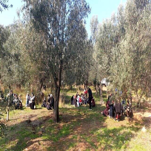 Kapalı kasa kamyondan 82 kaçak göçmen çıktı