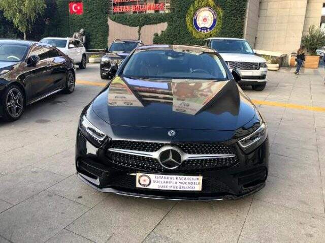 Lüks oto galerilerine operasyon! Milyonluk araçlar, emniyetin bahçesine getirildi