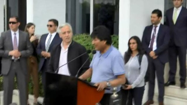 ABD destekli ordu tarafından istifa ettirilen Morales, Meksika'ya iniş yaptı