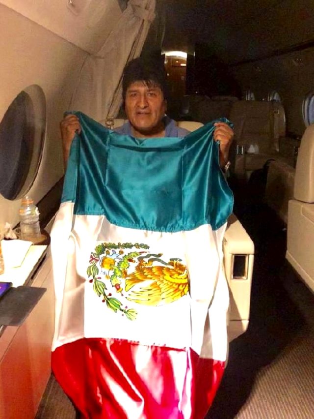 ABD destekli ordu tarafından istifa ettirilen Evo Morales, 