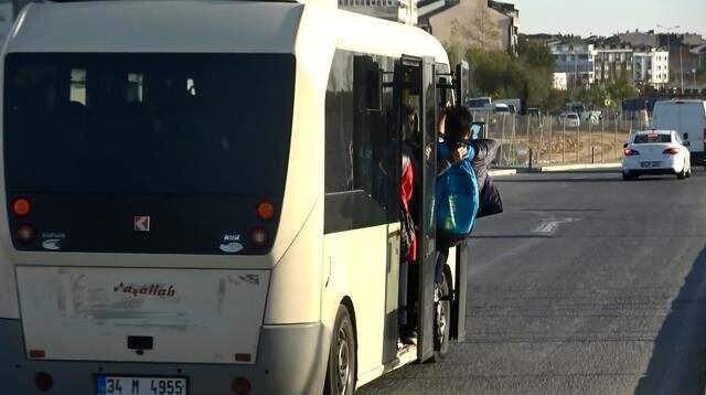 Hafriyat kamyonlarının kullandığı yolda, öğrencilerin tehlikeli yolculuğu Hafriyat kamyonlarının kullandığı yolda, öğrencilerin tehlikeli yolculuğu