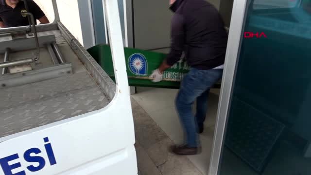 Ölen eşinin üzerini uyuyor diye örtüp, 2 gün cansız bedeniyle kaldı