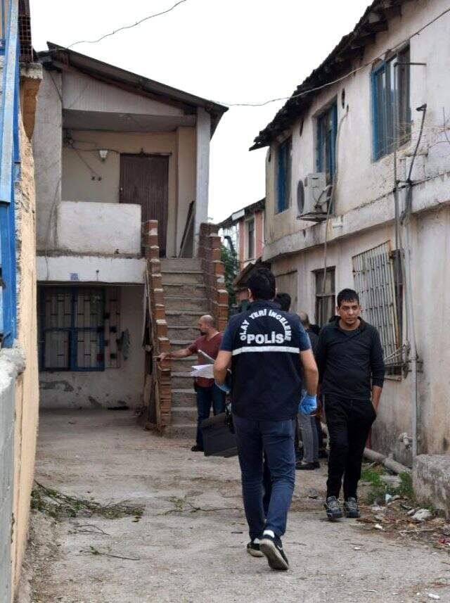 Sevgilisini taciz ettiğini öne sürdüğü çocuğu döner bıçağıyla yaraladı Sevgilisini taciz ettiğini öne sürdüğü kişiyi döner bıçağıyla ağır yaraladı