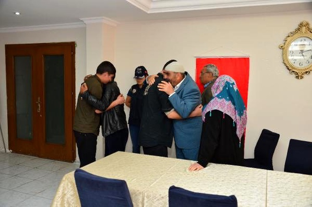 YPG/PKK'lı iki terörist, ailelerinin desteğiyle kurtarıldı