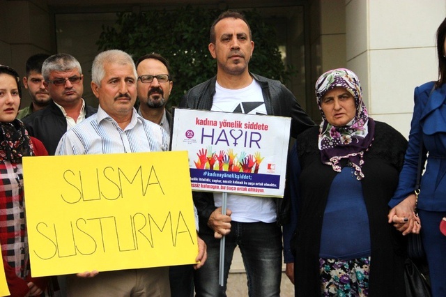 Haluk Levent, kuzeninin tacizine uğrayarak intihar eden kadının duruşmasına katıldı