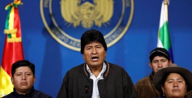 Bolivya Devlet Başkanı Evo Morales'i darbe tehdidiyle indiren Genelkurmay Başkanını yeni başkan görevden aldı