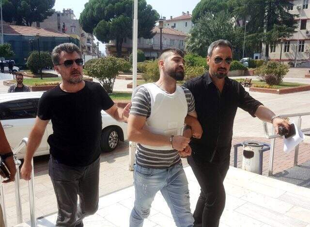 Cinayet sanığı duruşmada öldürdüğü Merve Kotan'ın babasına saldırdı Cinayet sanığı duruşmada öldürdüğü Merve Kotan'ın babasına saldırdı