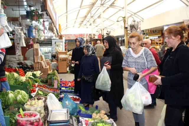 Zehirlenme vakaları sonrası İstanbul'da pazara ıspanak gelmiyor