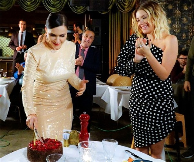 <a class='keyword-sd' href='/sevval-sam/' title='Şevval Sam'>Şevval Sam</a>'a sette sürpriz doğum günü
