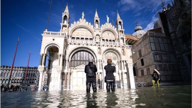 Venedik'te son 53 yılın en büyük su baskını sonrası acil durum ilan edildi